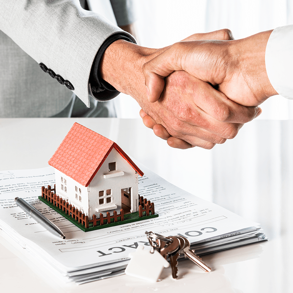 Khi có rủi ro xảy ra công ty bảo hiểm sẽ chi trả một phần hoặc toàn bộ khoản nợ còn lại thay cho người vay