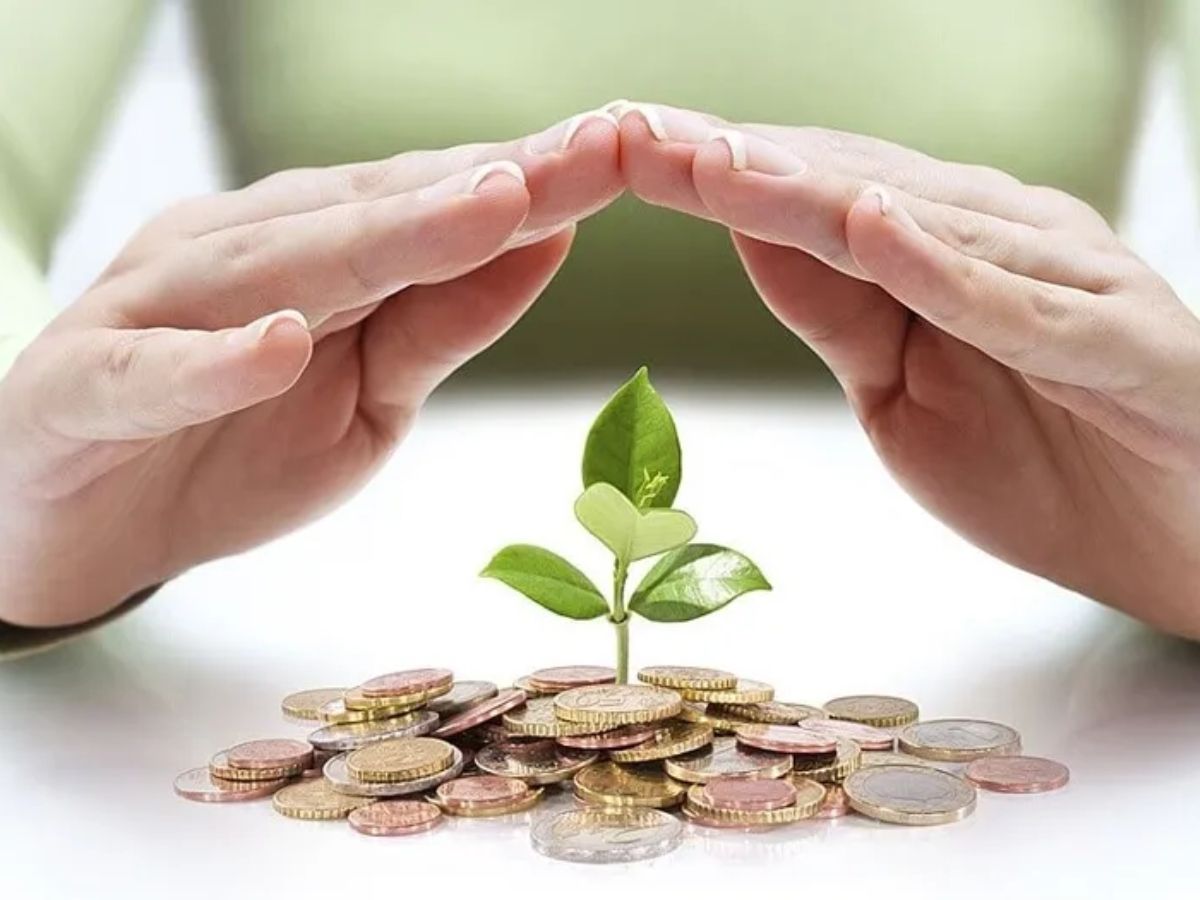 Bảo hiểm đầu tư là sản phẩm kết hợp giữa bảo vệ tài chính và đầu tư, giúp người tham gia vừa được bảo hiểm rủi ro vừa sinh lời từ phần phí được mang đi đầu tư 