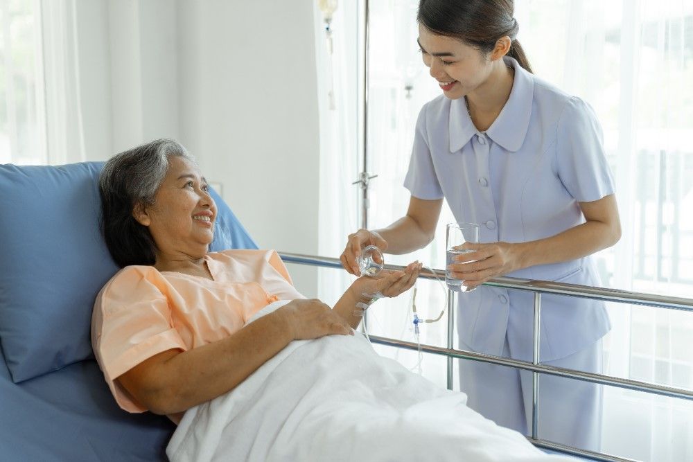 Đối tượng nên tham gia bảo hiểm sức khỏe là người lớn tuổi hay những người muốn tiếp cận dịch vụ, quyền lợi y tế tốt nhất 