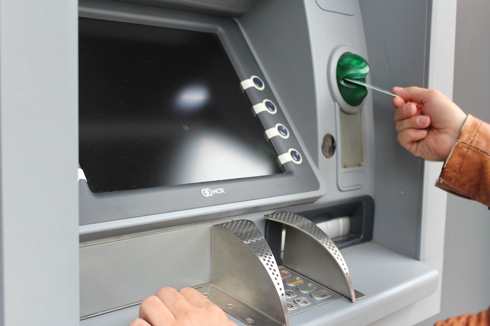 Nhập sai mã PIN quá số lần quy định là nguyên nhân phổ biến khiến thẻ ATM bị nuốt