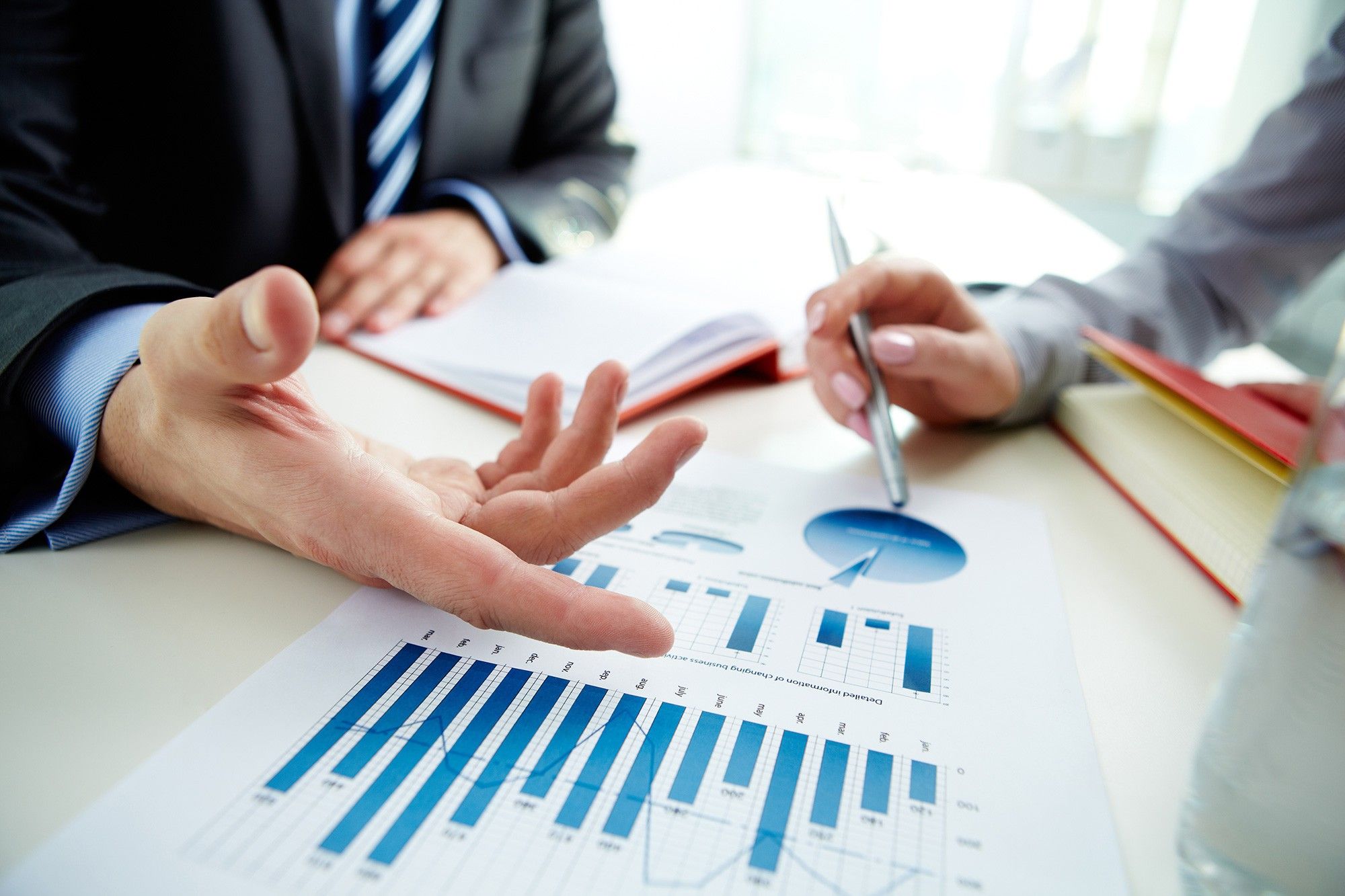 Chủ động học tập, nâng cao kiến thức thị trường, tài chính để tự tin đưa ra quyết định phù hợp