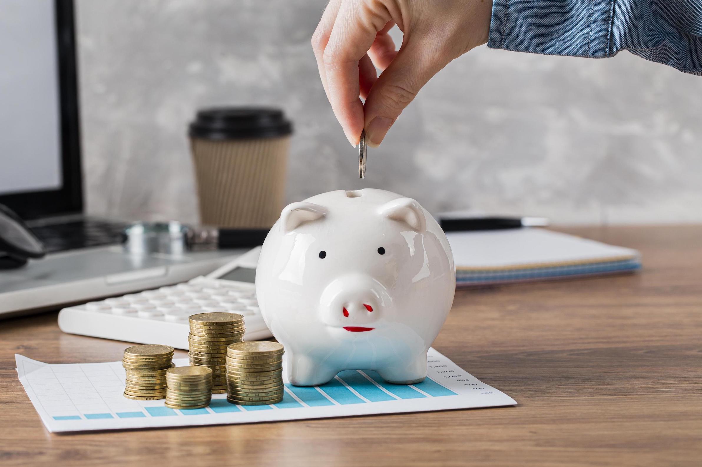 Tiêu ít hơn thu sẽ giúp bạn có được một khoản tiết kiệm để đạt được mục tiêu tự do tài chính 