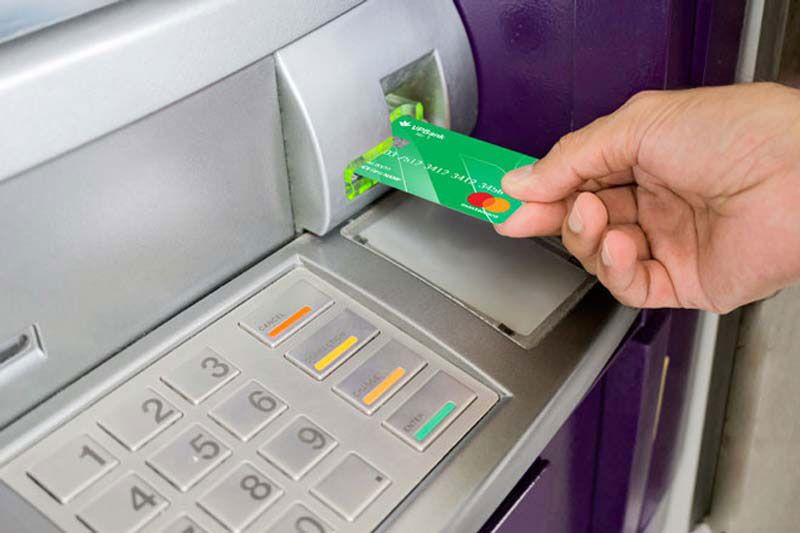 cach-rut-tien-atm-1.jpg