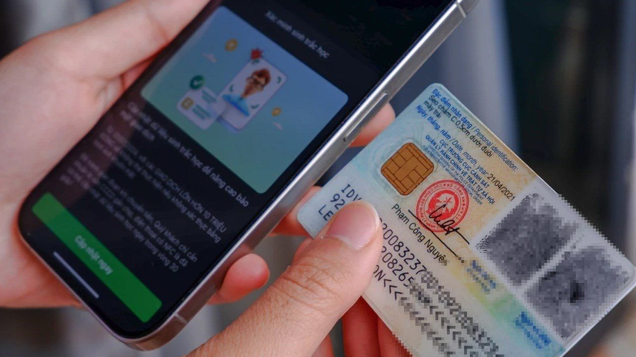 Khi CCCD hết hạn, người dùng sẽ không thể rút tiền thẻ ATM tại ngân hàng 