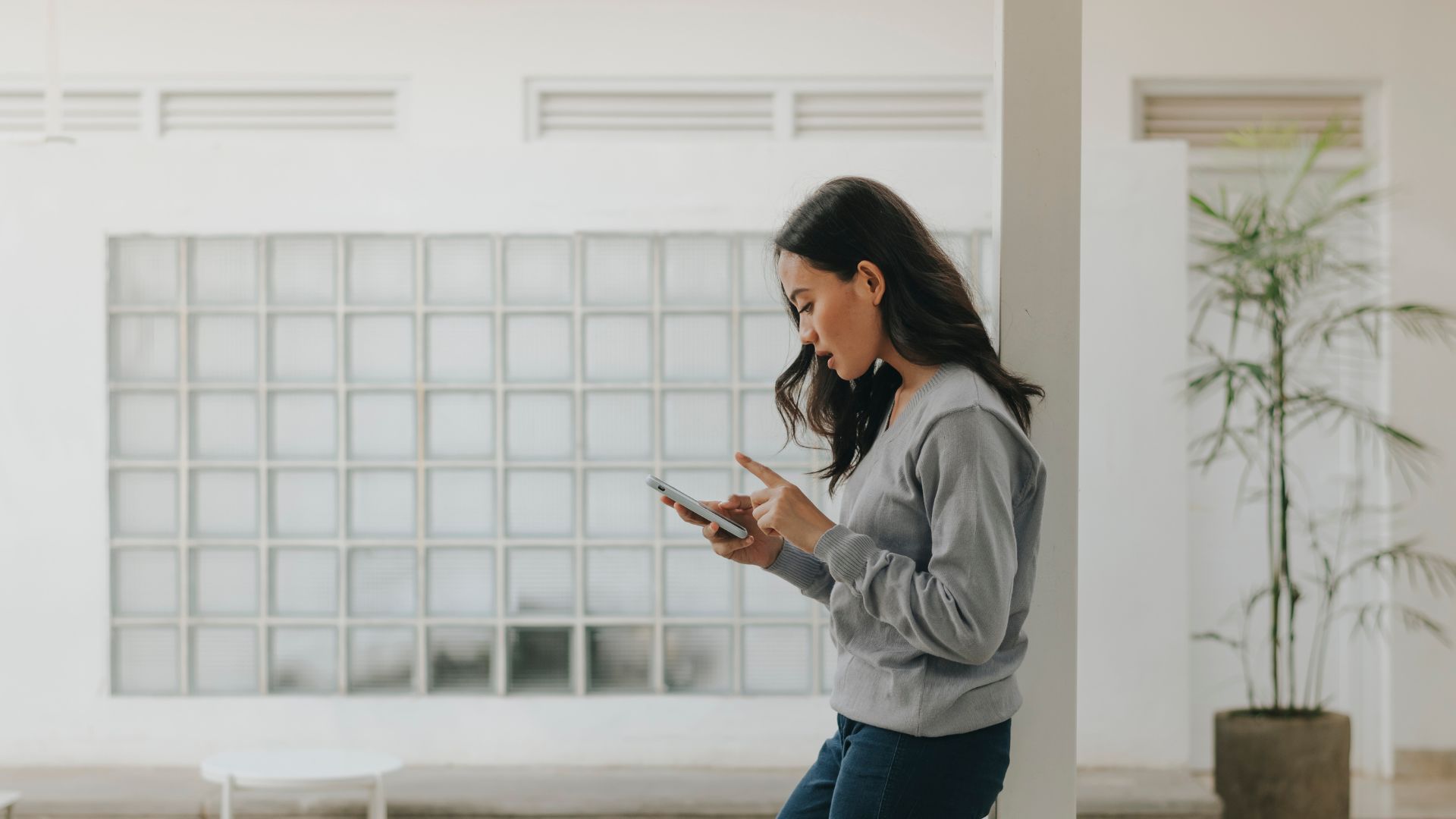 Chuẩn bị tài khoản ngân hàng, mã khách hàng và ứng dụng thanh toán để đóng tiền điện online