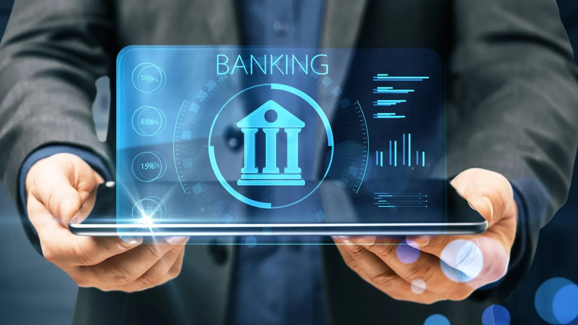 E-banking có ưu điểm tiết kiệm đáng kể thời gian và chi phí cho khách hàng