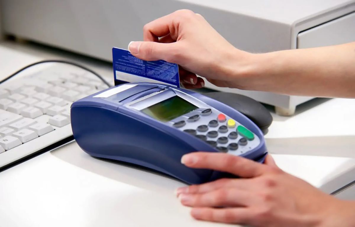 Tiết kiệm thời gian và thủ tục là ưu điểm nổi bật của việc mở thẻ tín dụng mà không cần chứng minh thu nhập