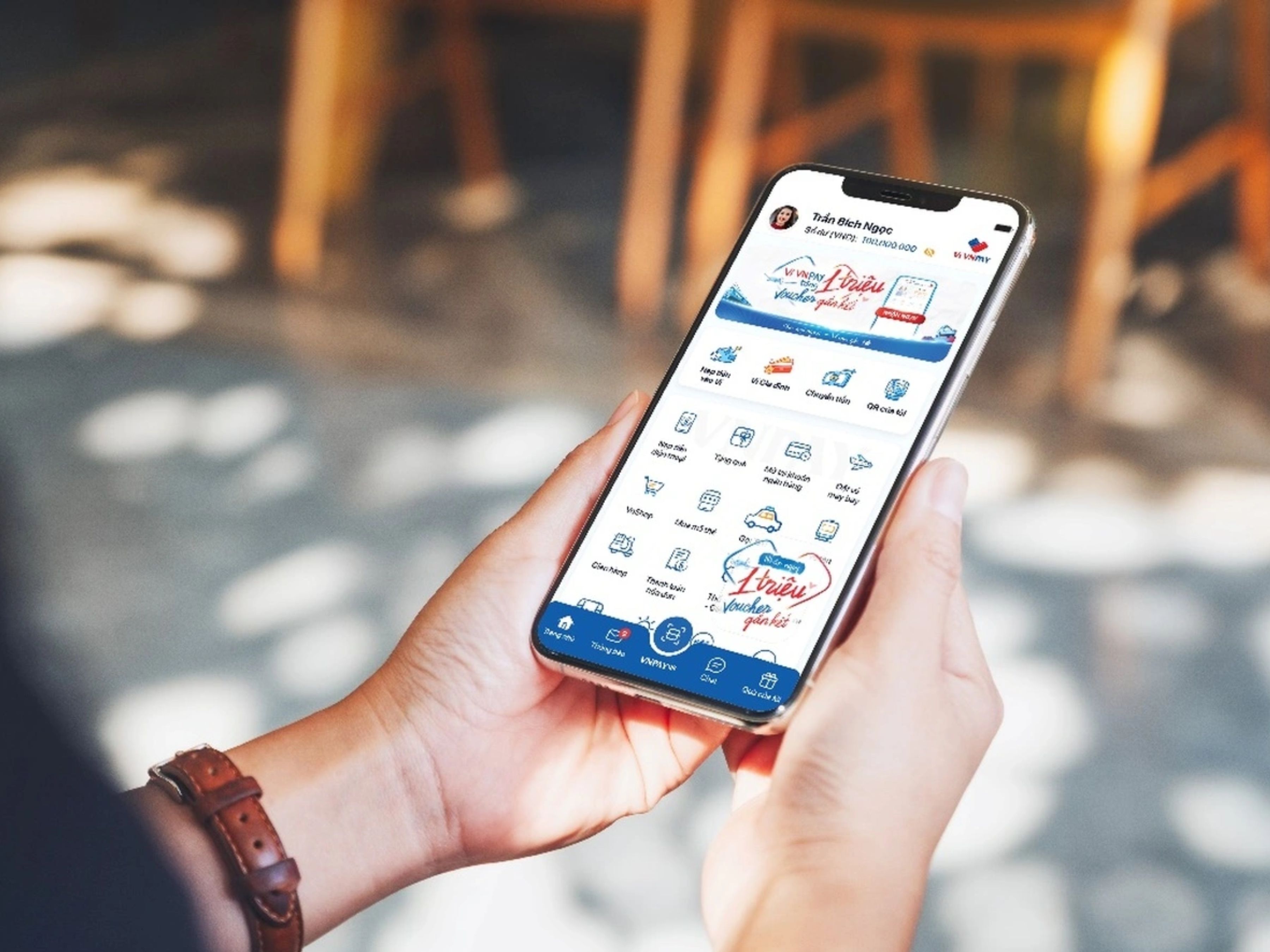 VNPay (VNPAY-QR) cho phép người dùng nạp tiền, thanh toán bằng mã QR và chuyển tiền trực tiếp giữa ví điện tử và tài khoản ngân hàng 