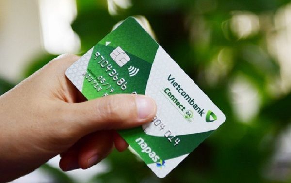 Vietcombank là lựa chọn phổ biến nhờ uy tín và mạng lưới rộng khắp, thường xuyên hợp tác với các trường đại học, cao đẳng