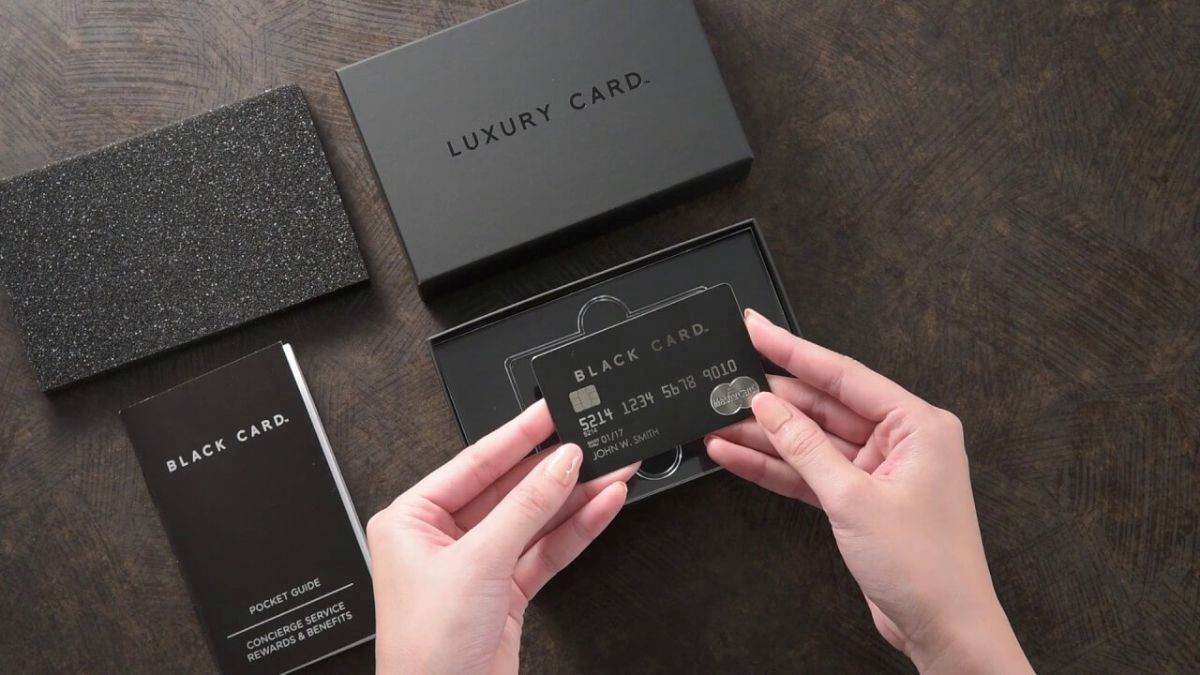 Thẻ đen là dòng thẻ tín dụng cao cấp nhất dành cho khách VIP, VVIP của ngân hàng
