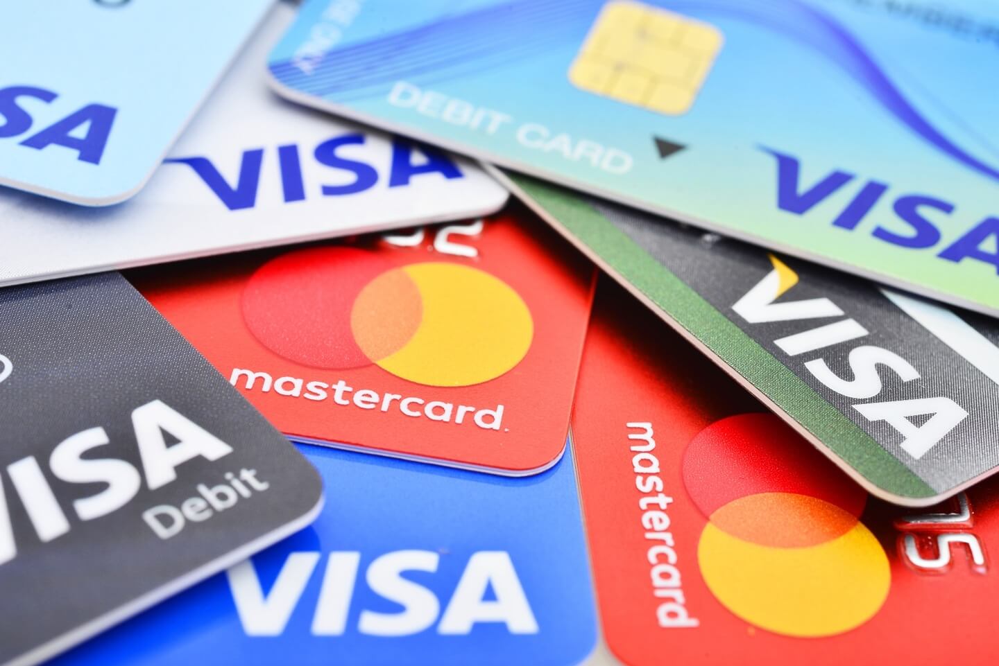 Có 2 loại thẻ ghi nợ phổ biến là thẻ ghi nợ quốc tế và nội địa 