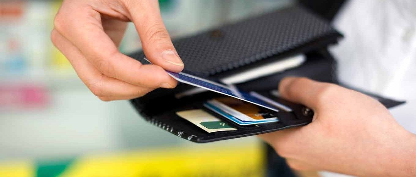 Thẻ ghi nợ nội địa cho phép người dùng chi tiêu trực tiếp từ số dư tài khoản ngân hàng