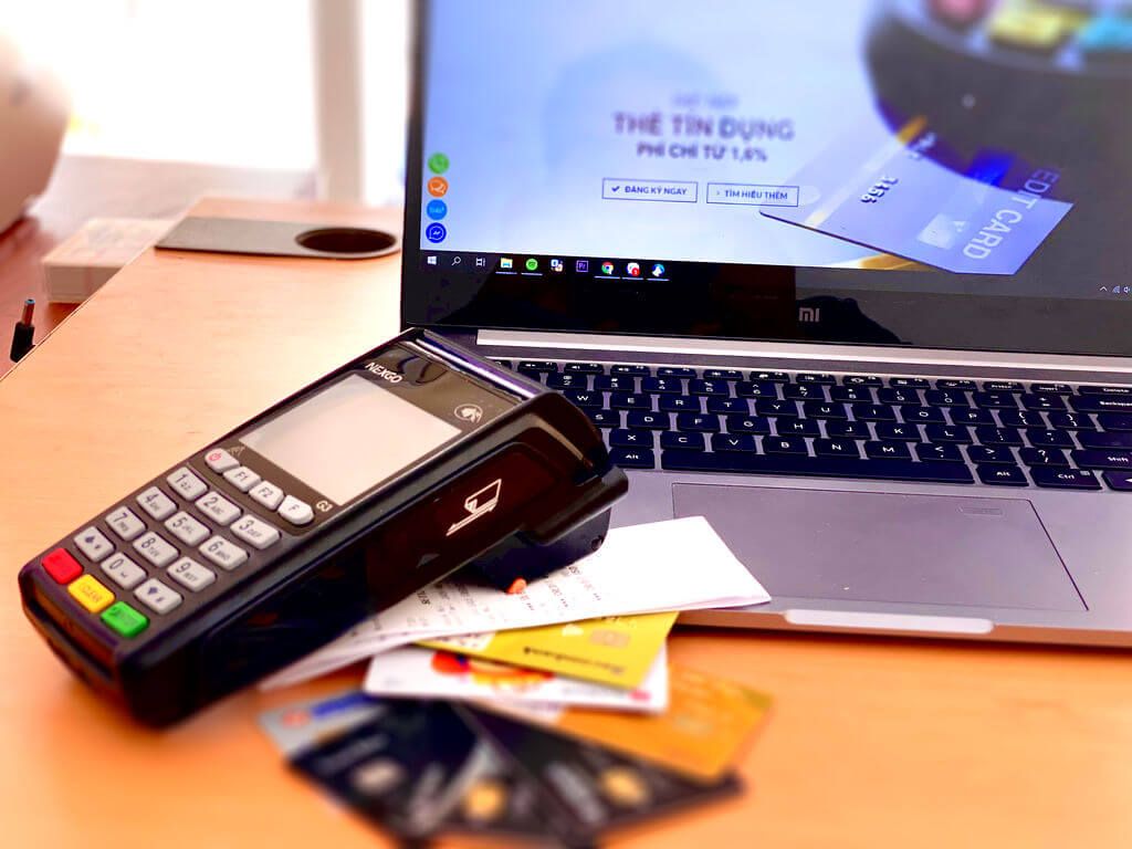 Bạn có thể chủ động liên hệ ngân hàng nếu thẻ tín dụng bị hết hạn