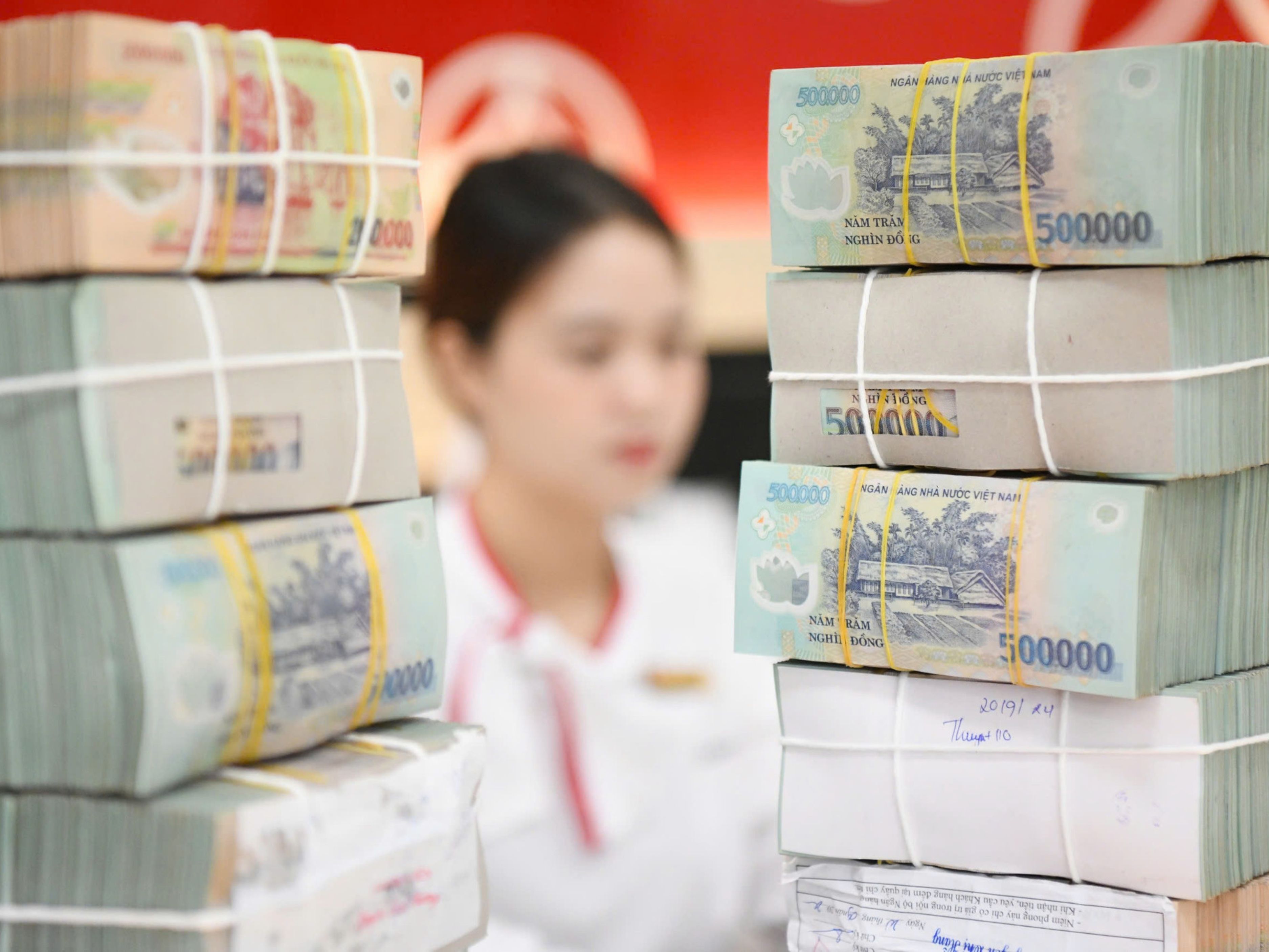 Tiền gửi không kỳ hạn là khoản tiền ngân hàng cho phép khách hàng có thể gửi và rút bất cứ lúc nào 