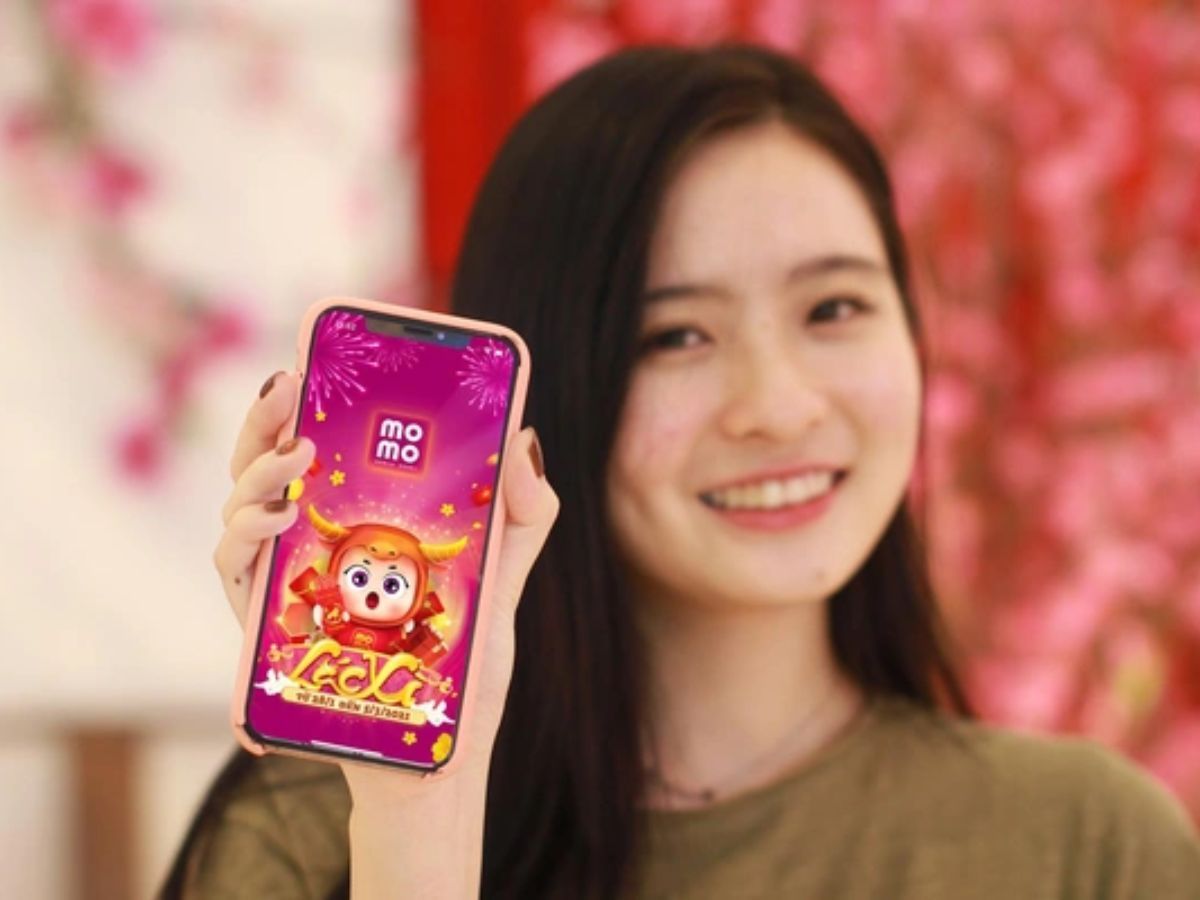MoMo là ví điện tử với hệ sinh thái dịch vụ đa dạng, nổi bật với tính năng nạp tiền điện thoại được sử dụng rộng rãi